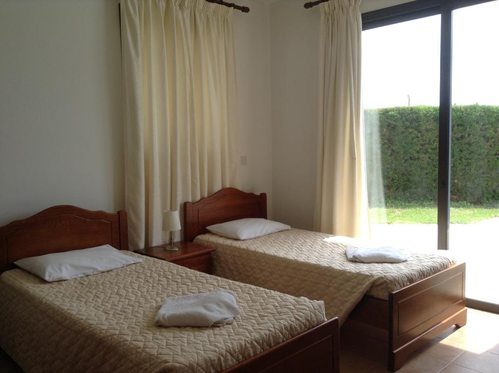 Aura Holiday Villas Paphos Habitación foto